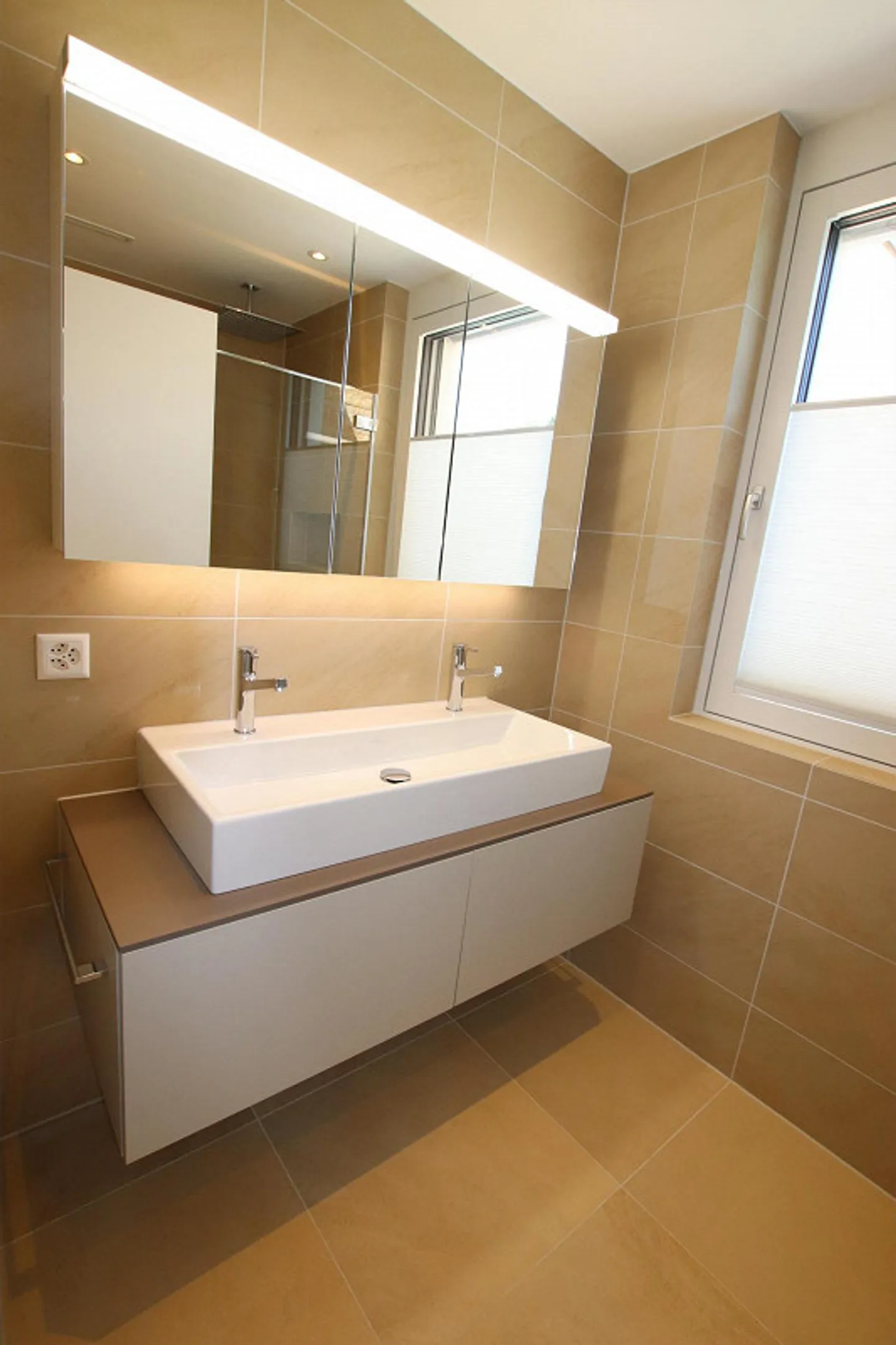 Exclusive 5.5-room penthouse apartment with panoramic view at Hofberg in Wil - Photo 15 of 29