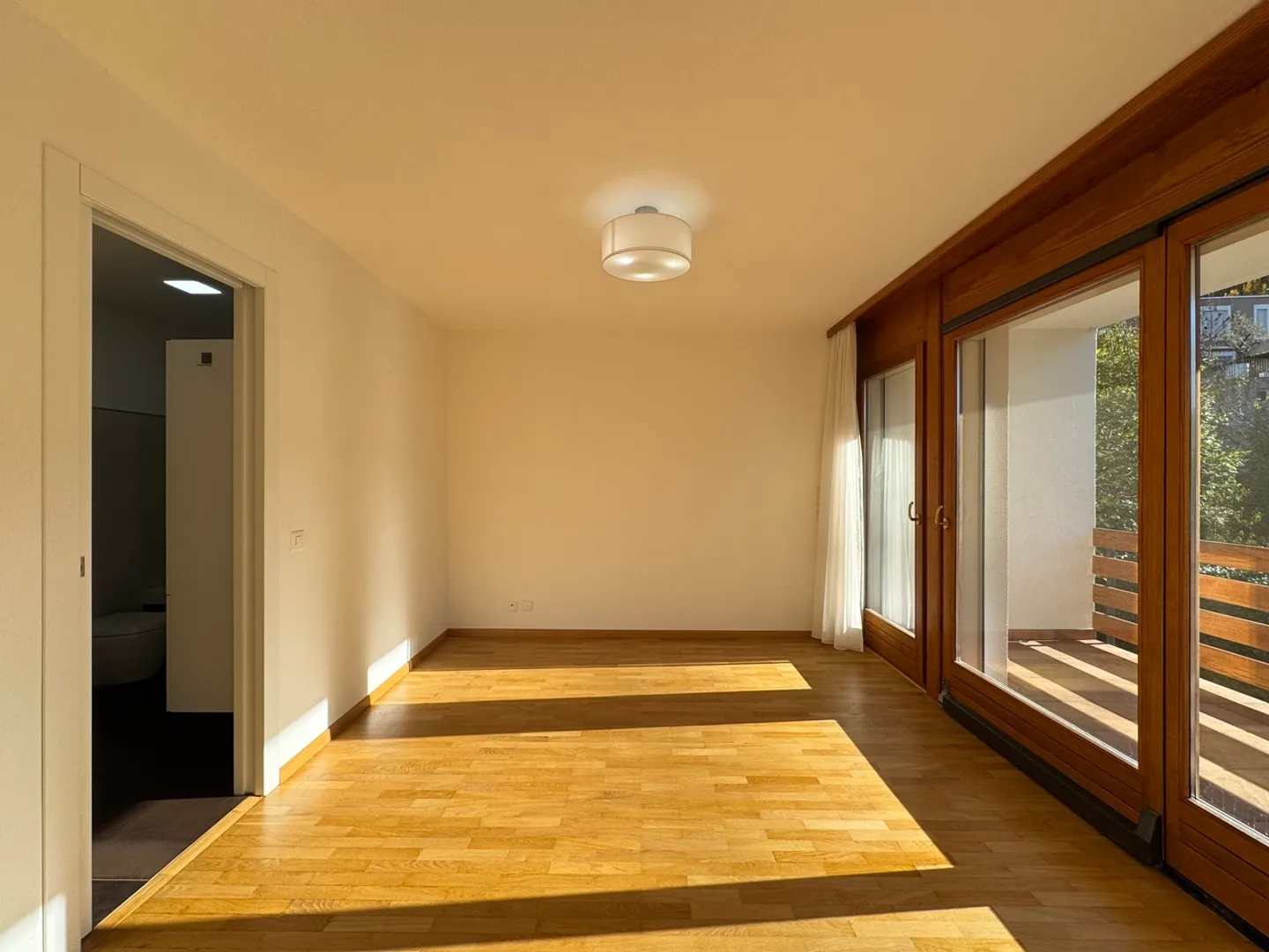 SCHÖNE DOPPELHAUSHÄLFTE 5.5 ZIMMER - Foto 7 von 16