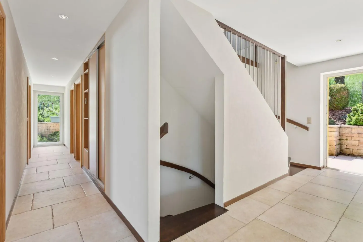 Magnificent 7.5 Room Villa with Lake View - Photo 3 of 10