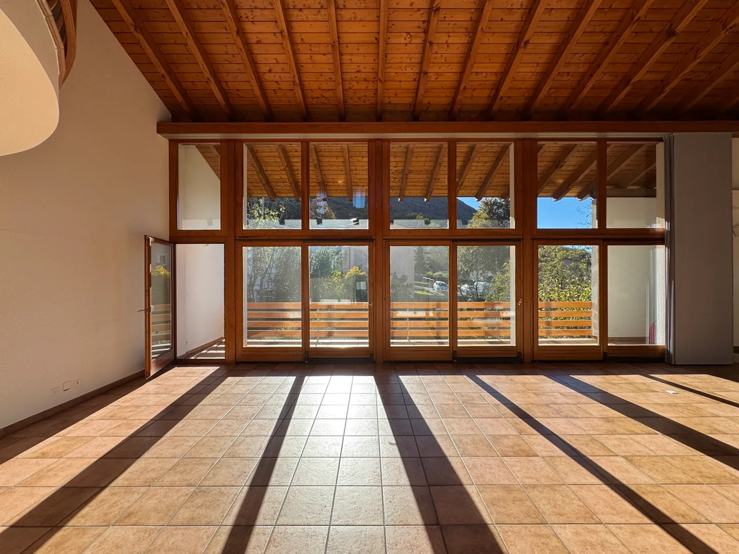 SCHÖNE DOPPELHAUSHÄLFTE 5.5 ZIMMER - Foto 4 von 16