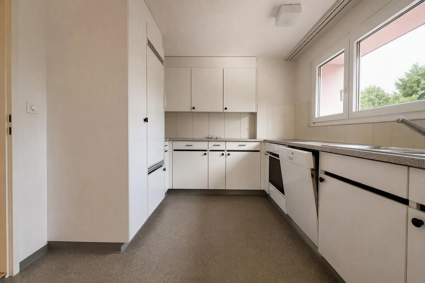 Bright 4.5 room apartment in a quiet and central location - Photo 1 of 8