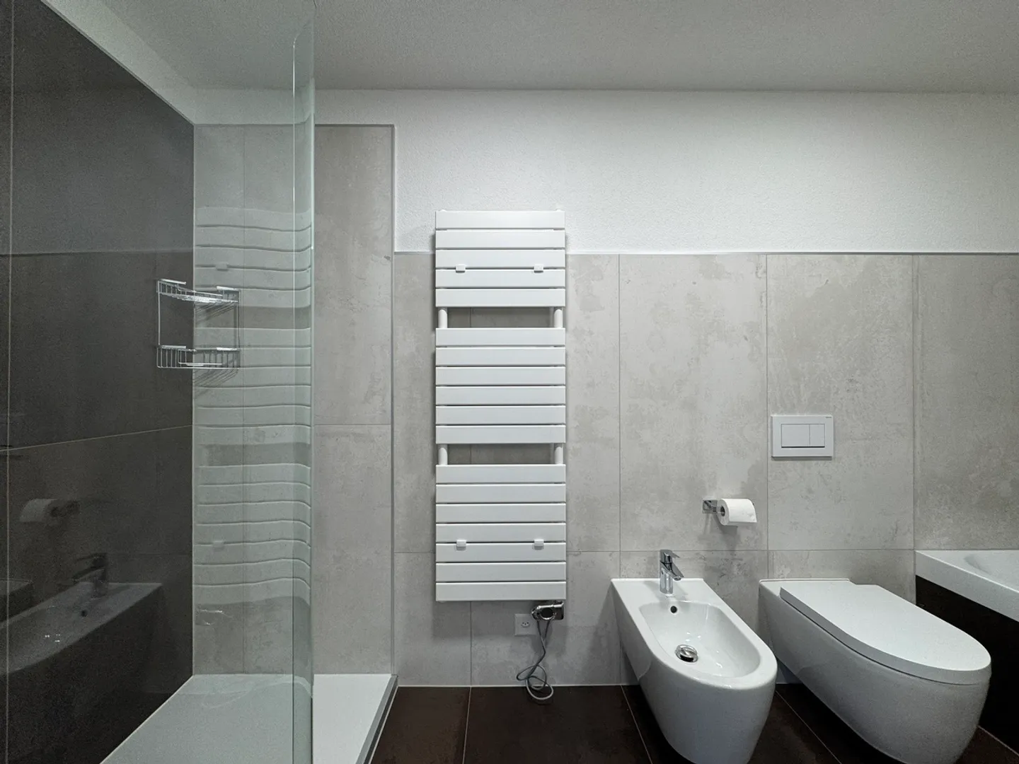 SCHÖNE DOPPELHAUSHÄLFTE 5.5 ZIMMER - Foto 9 von 16