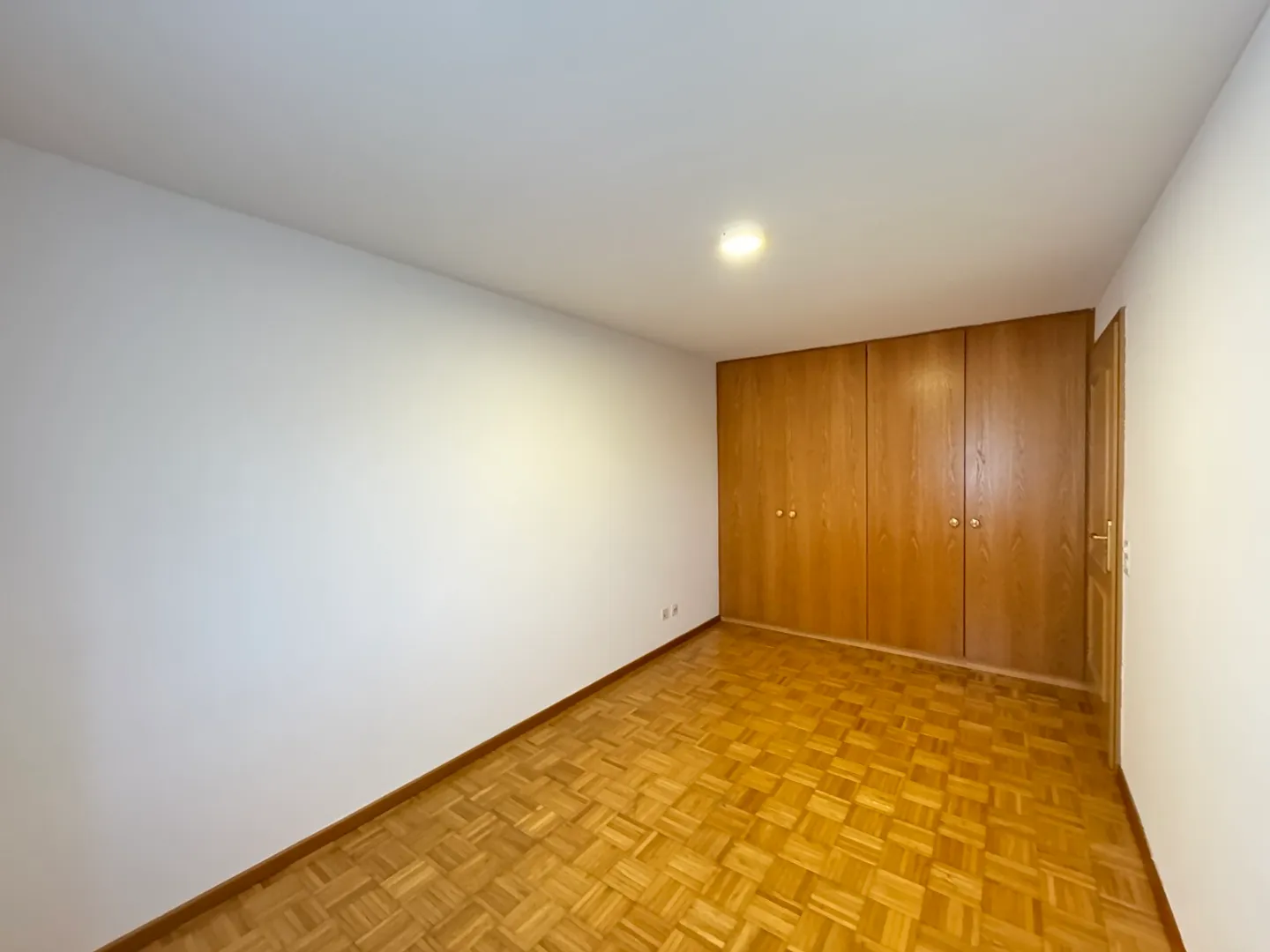 SCHÖNE DOPPELHAUSHÄLFTE 5.5 ZIMMER - Foto 11 von 16