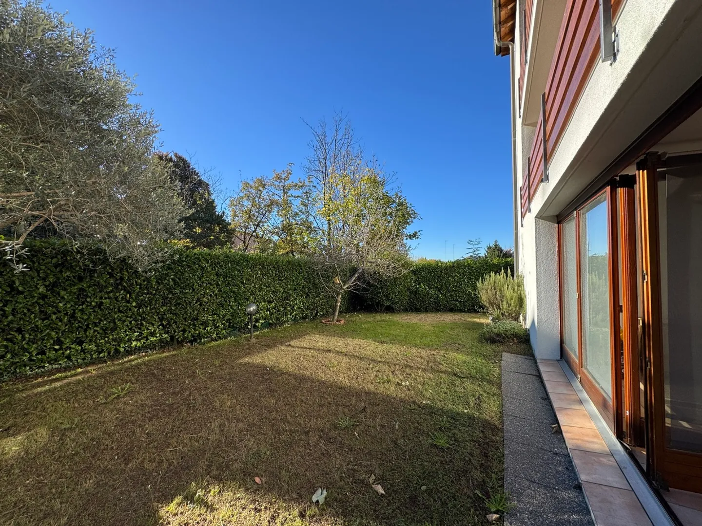 SCHÖNE DOPPELHAUSHÄLFTE 5.5 ZIMMER - Foto 15 von 16