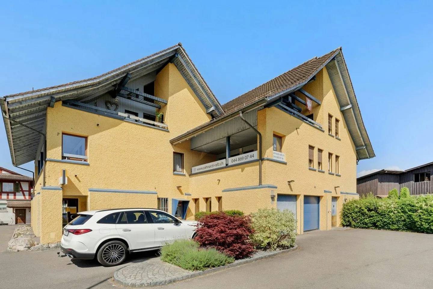 Il tuo investimento immobiliare: appartamenti in affitto / studi nel centro del villaggio di Rafz - Foto 2 di 12