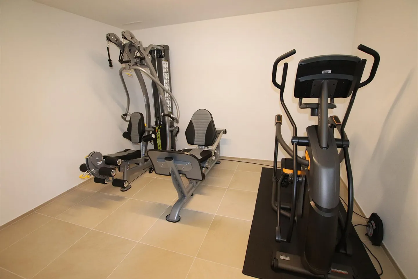 Exclusive 5.5-room penthouse apartment with panoramic view at Hofberg in Wil - Photo 22 of 29