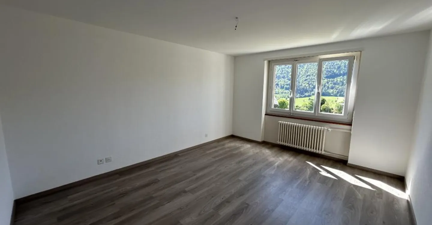 Appartement rénové avec balcon - Photo 1 sur 7