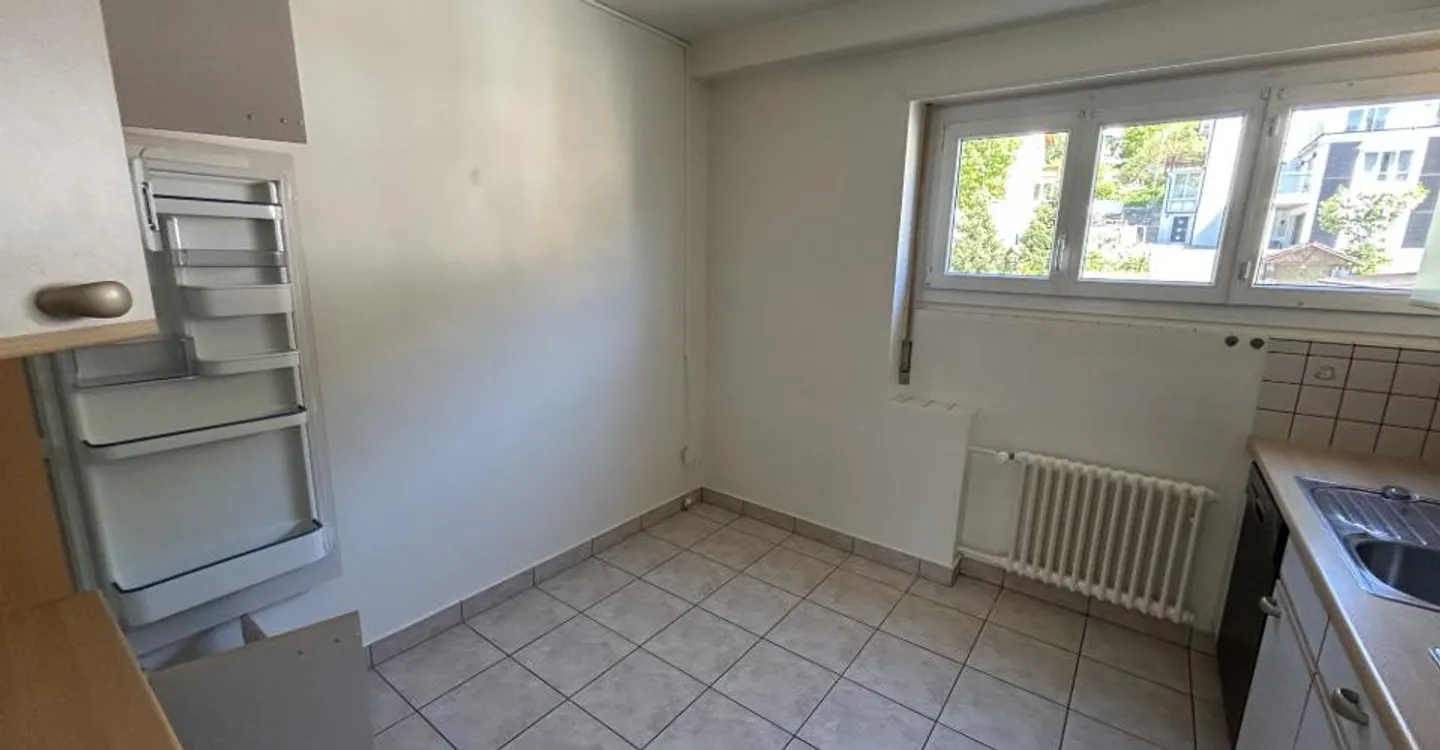 Appartement rénové avec balcon - Photo 5 sur 7
