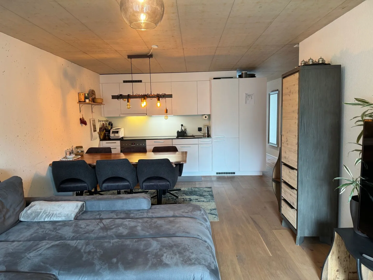 Appartement moderne de 3,5 pièces au 1er étage avec balcon - Photo 3 sur 8