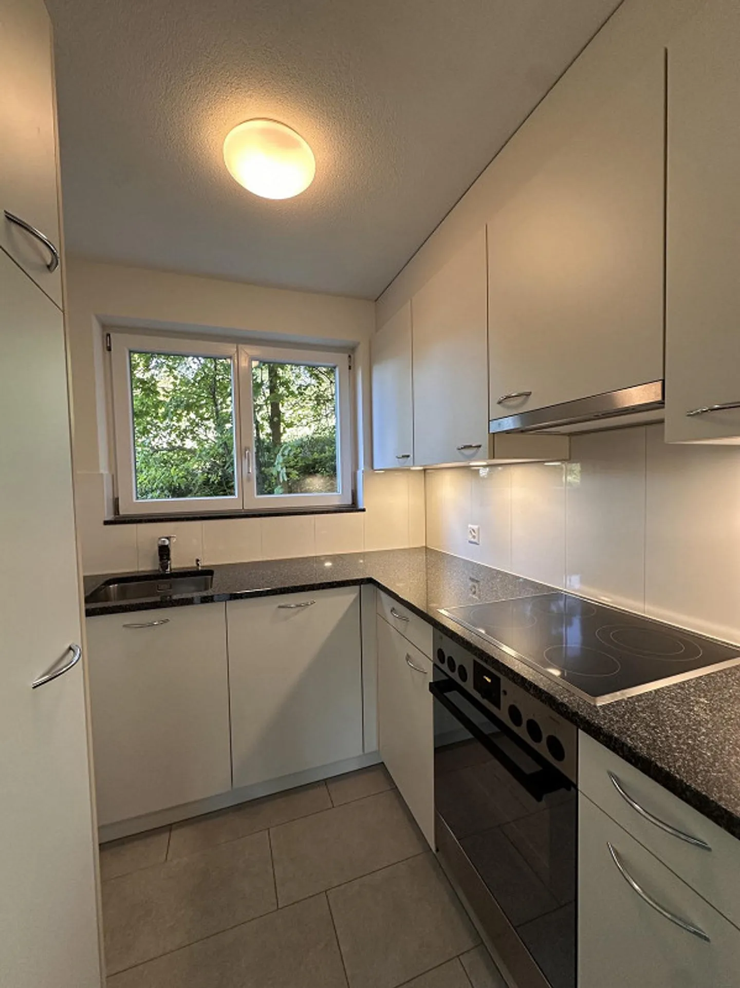 Apartment in the Green of the City - Photo 2 of 10