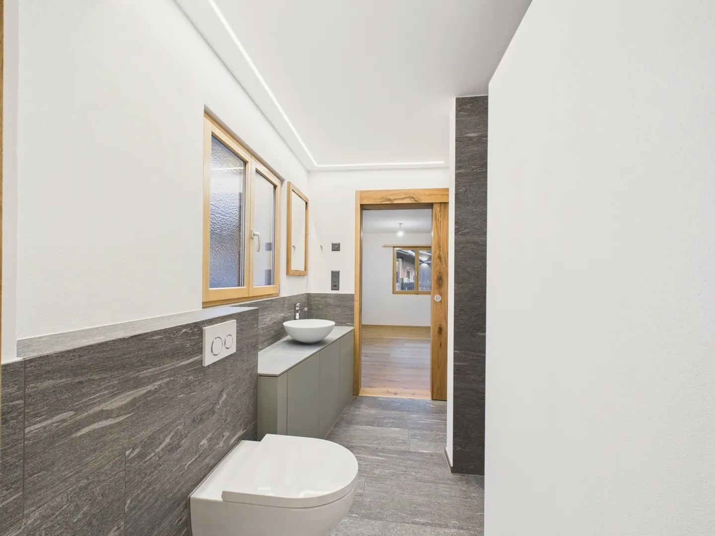 Appartement 2.5 pièces récemment rénové avec débarras et cave, Degen - Photo 8 sur 12