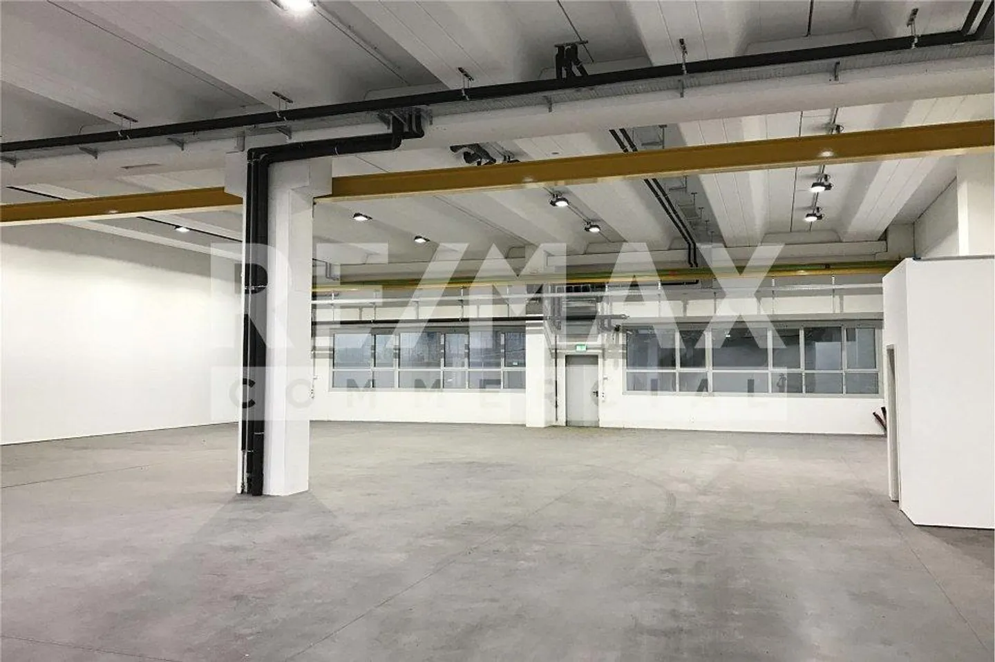 Espaces commerciaux spacieux dans le Centre CAST-CASTIONE - Photo 7 sur 13