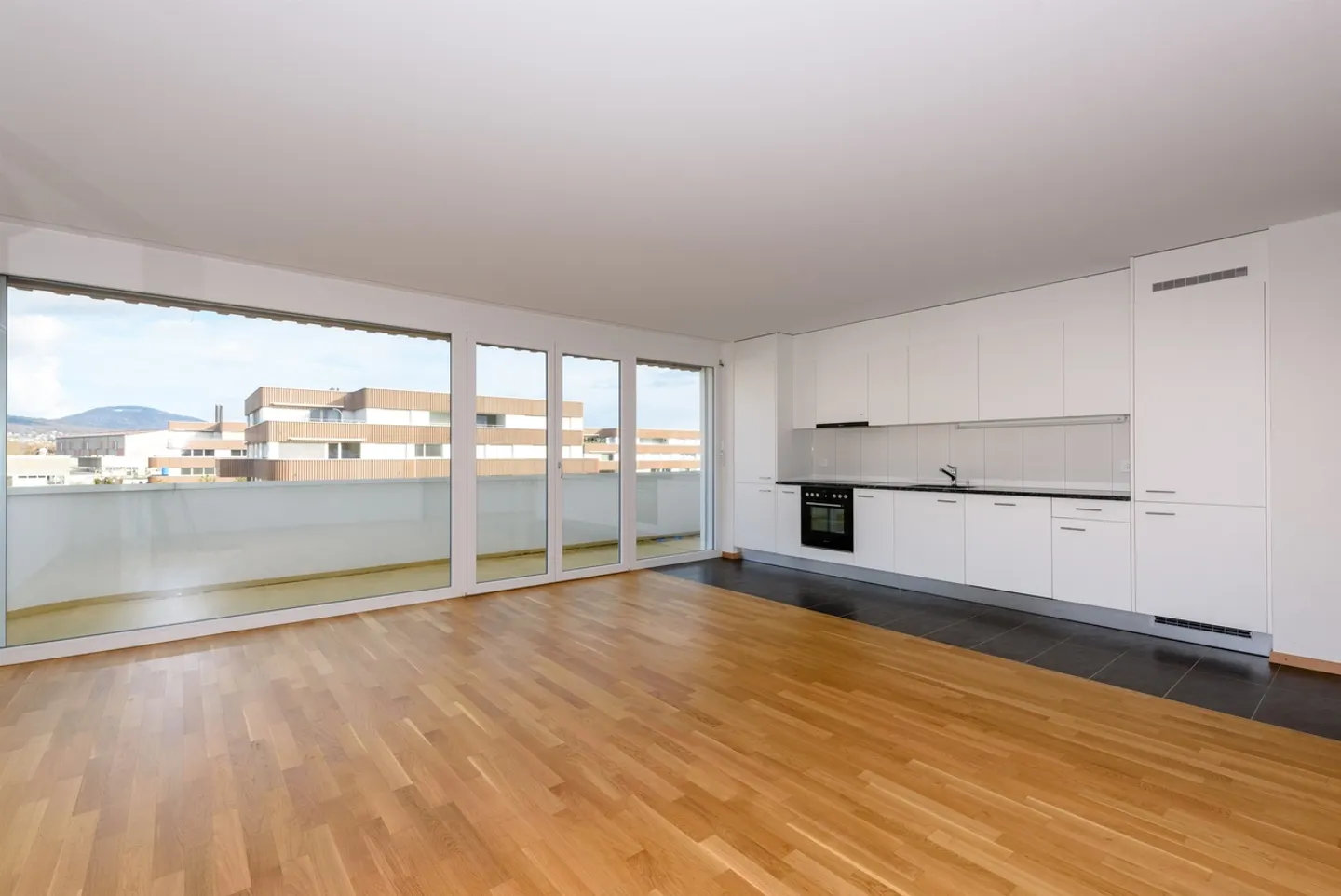 Modern, spacious and well-located apartment! - Photo 1 of 9