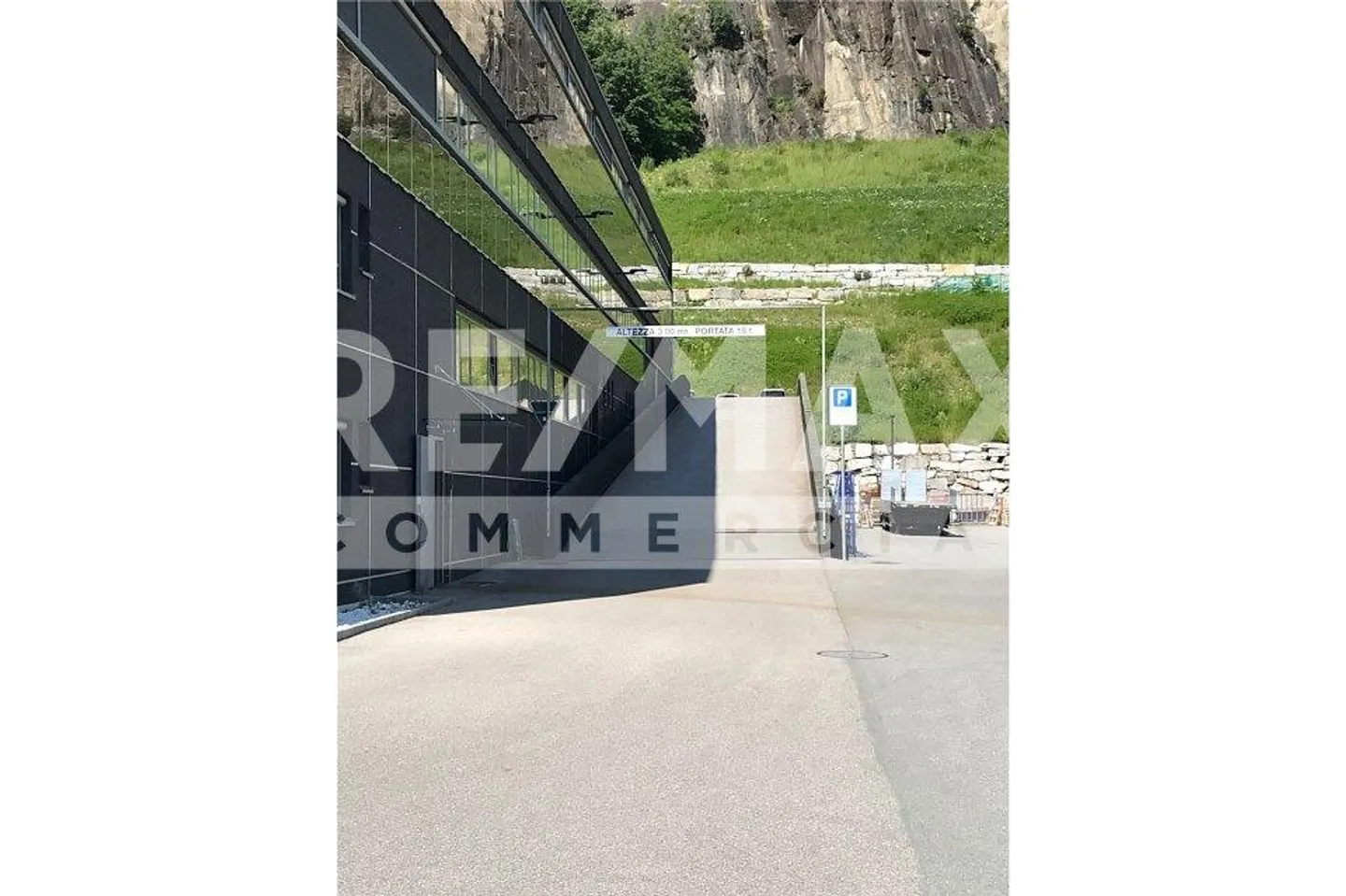 Espaces commerciaux spacieux dans le Centre CAST-CASTIONE - Photo 10 sur 13