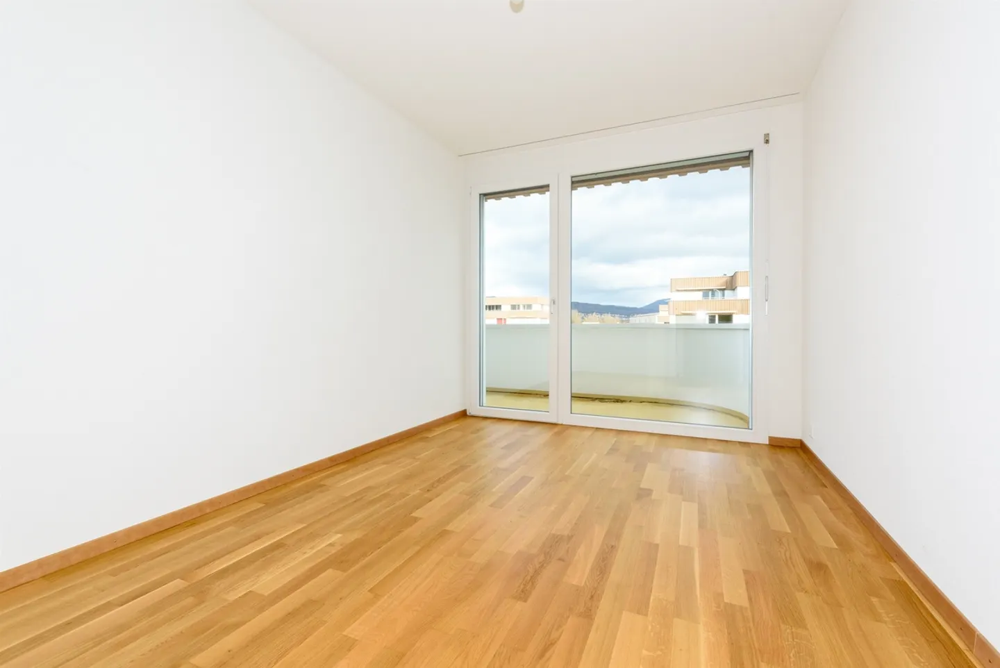 Modern, spacious and well-located apartment! - Photo 3 of 9