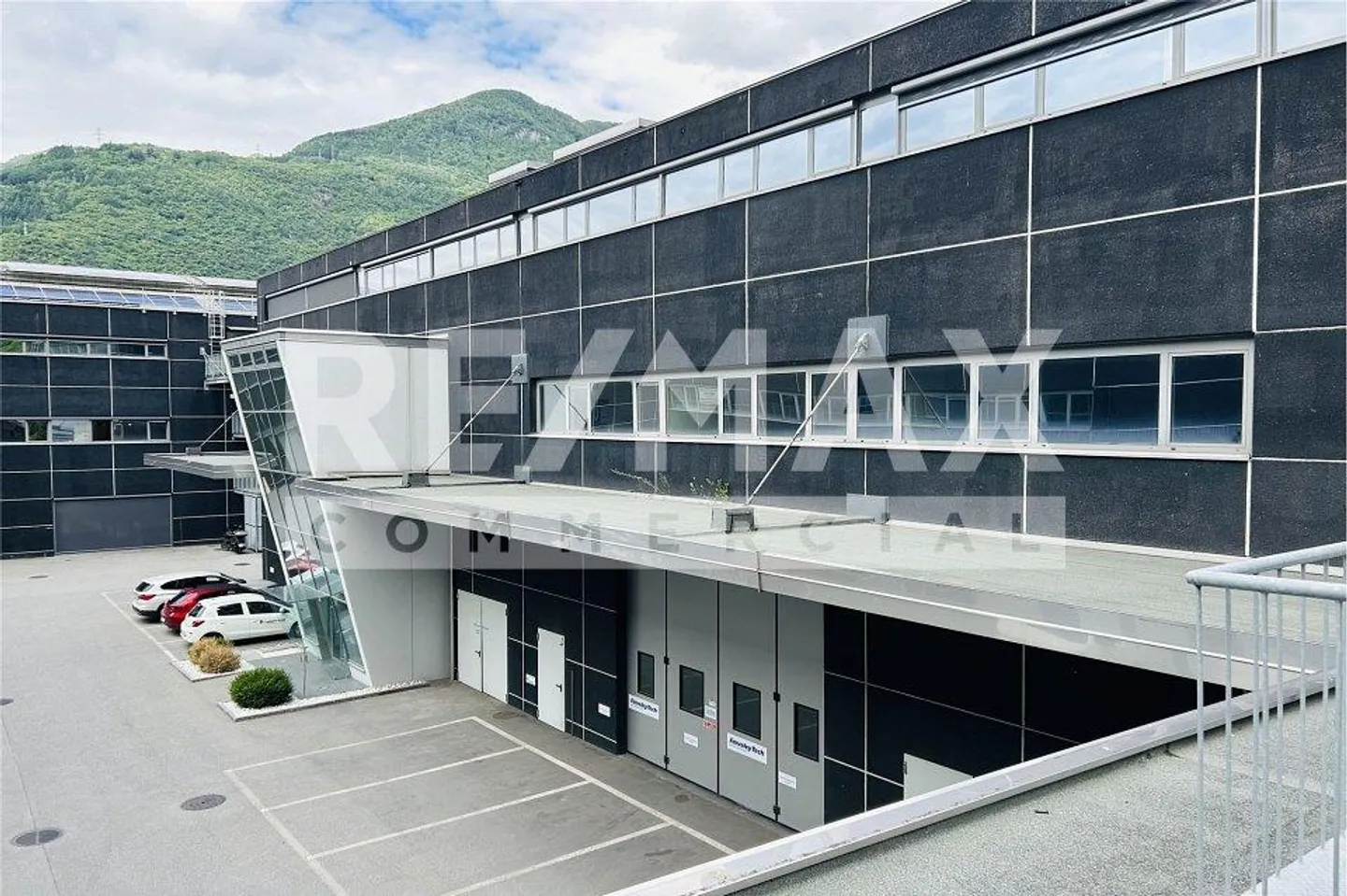 Espaces commerciaux spacieux dans le Centre CAST-CASTIONE - Photo 12 sur 13