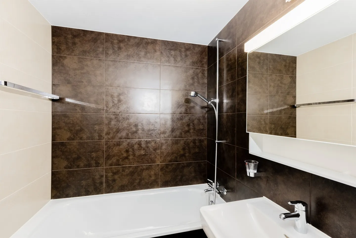 Modern, spacious and well-located apartment! - Photo 5 of 9