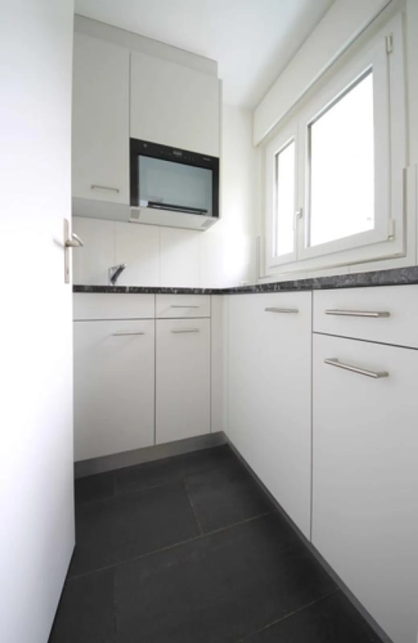 Modern Single Apartment - Photo 2 of 5