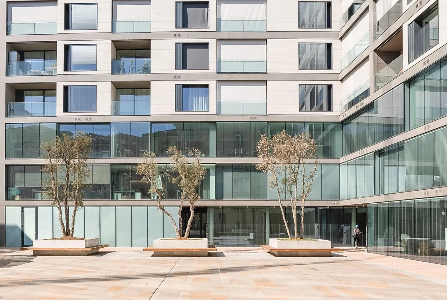 Large commercial space recently built in Paradiso - Photo 4 of 8