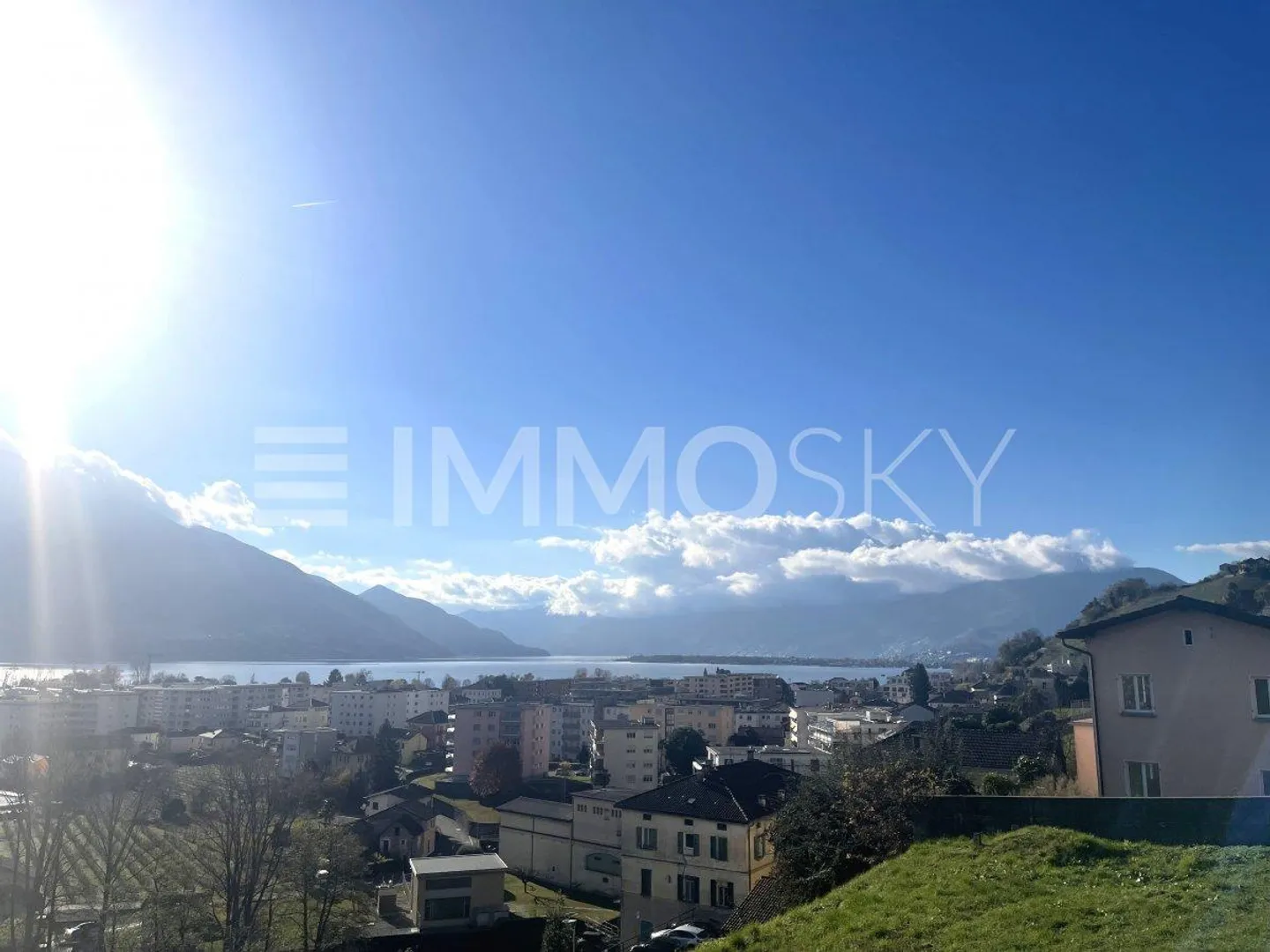 Panorama imprenable dans une zone résidentielle ensoleillée toute l'année - Photo 1 sur 2