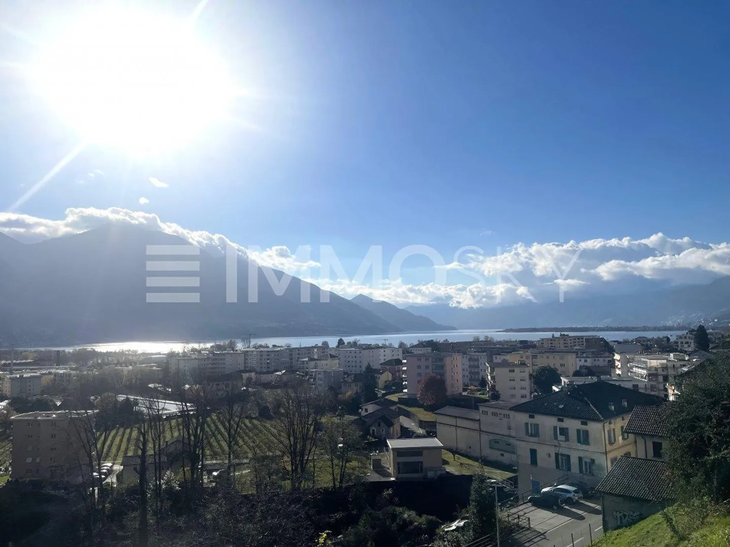 Panorama imprenable dans une zone résidentielle ensoleillée toute l'année - Photo 2 sur 2
