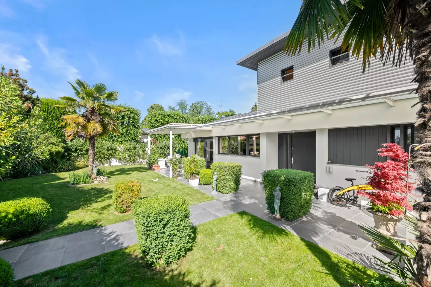 Superb contemporary property in a quiet area, in Thônex - Photo 14 of 16