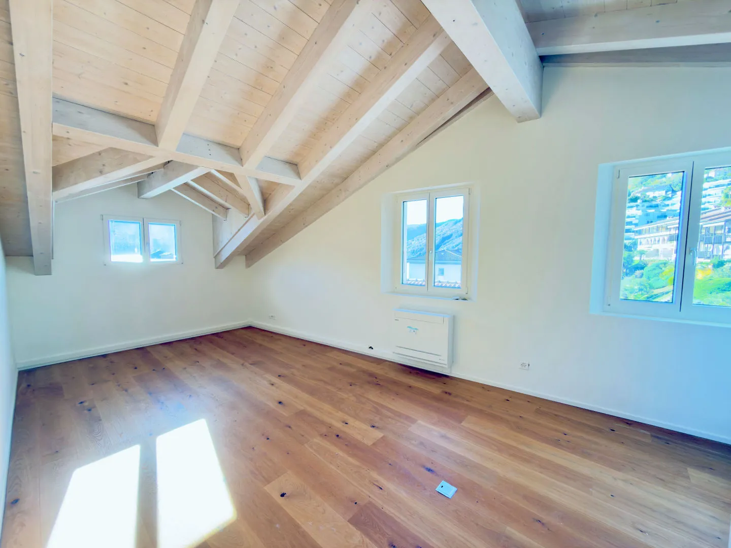 Casa Gatti : Appartement penthouse rénové de 2,5 pièces au troisième étage - Photo 5 sur 6