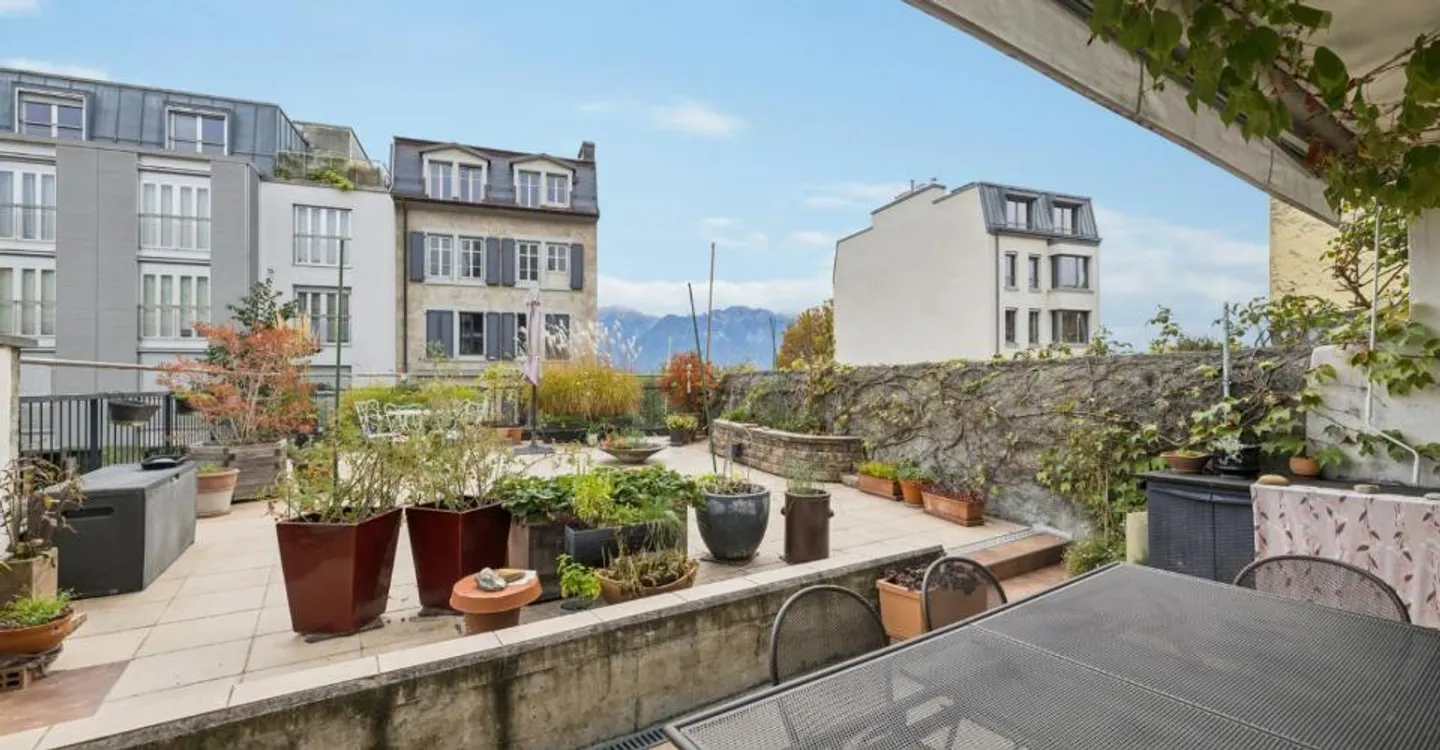 Superbe duplex de 5,5 pièces avec terrasse à deux pas du lac - Foto 1 von 6