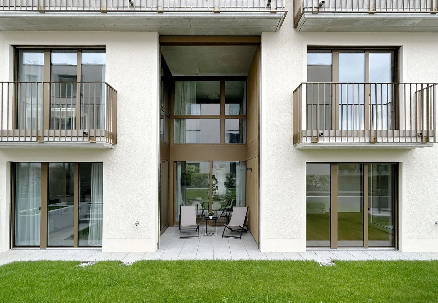 Your retreat in the heart of Reinach: Maisonette with private garden copy - Photo 3 of 18