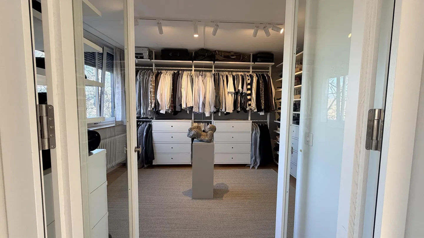 Designer Apartment with Terrace - Photo 3 of 9