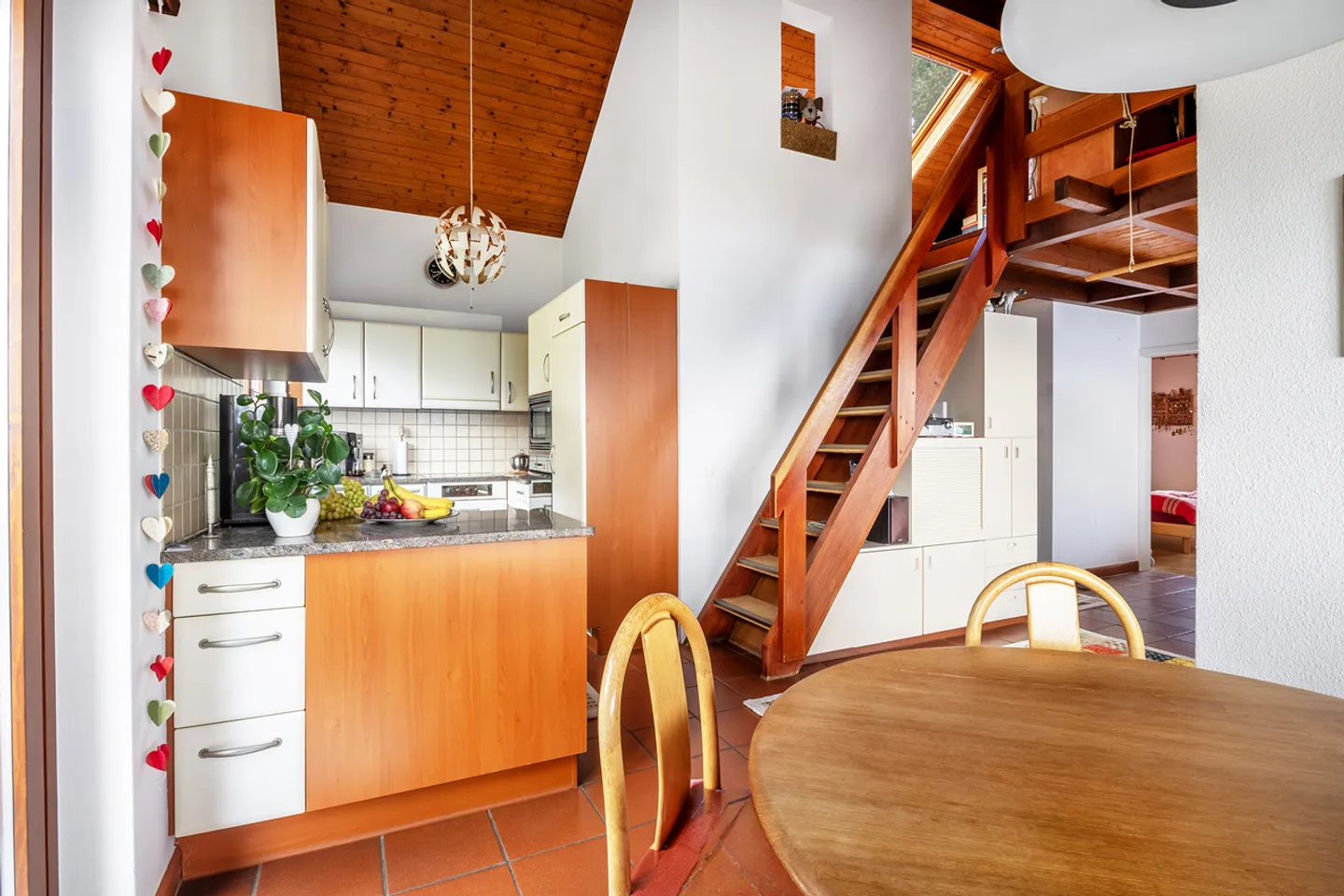 Stunning semi-detached house - Photo 3 of 13