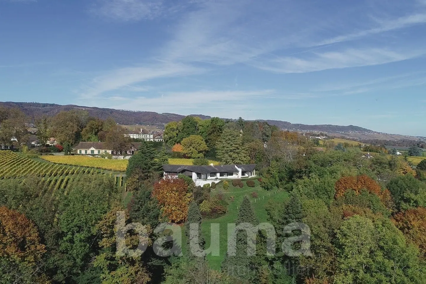 Über ein Hektar Land / ebenerdiges Haus - Foto 1 von 13