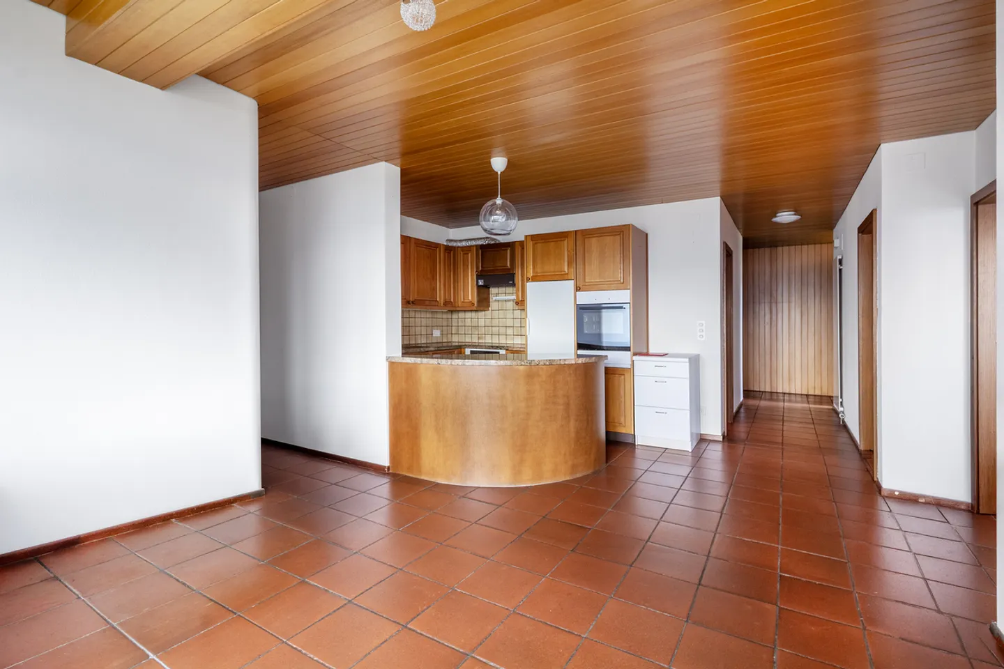 Stunning semi-detached house - Photo 7 of 13