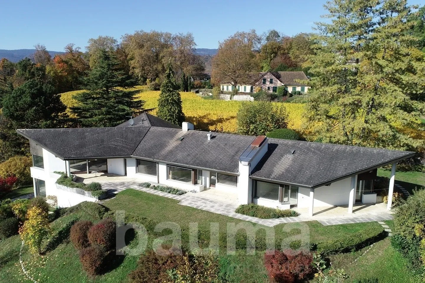 Über ein Hektar Land / ebenerdiges Haus - Foto 4 von 13