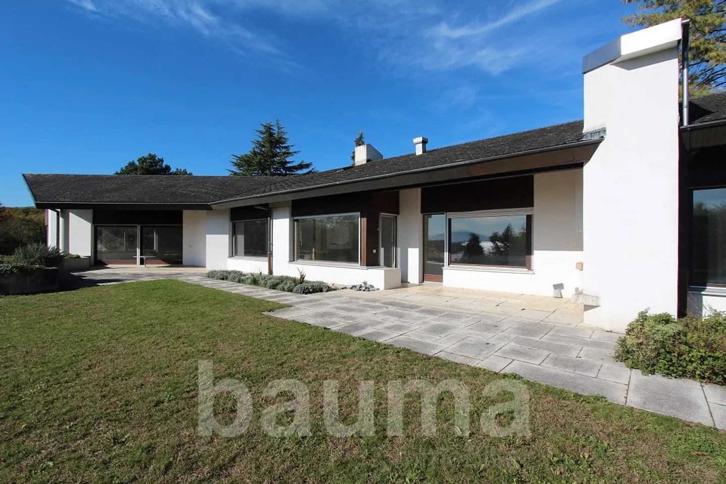 Über ein Hektar Land / ebenerdiges Haus - Foto 5 von 13