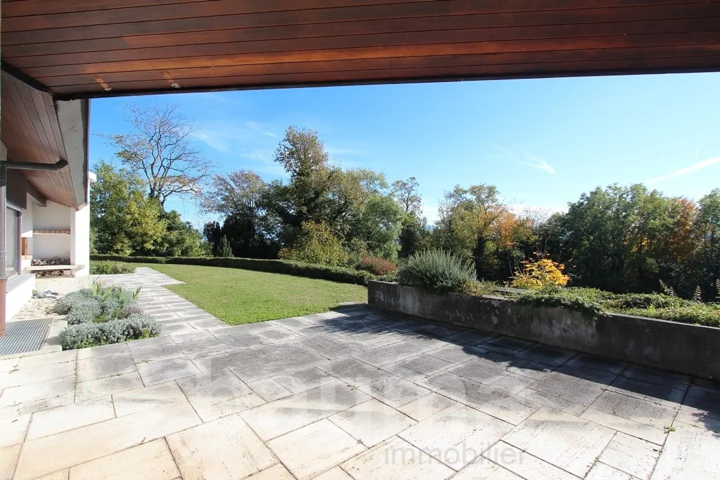 Über ein Hektar Land / ebenerdiges Haus - Foto 6 von 13