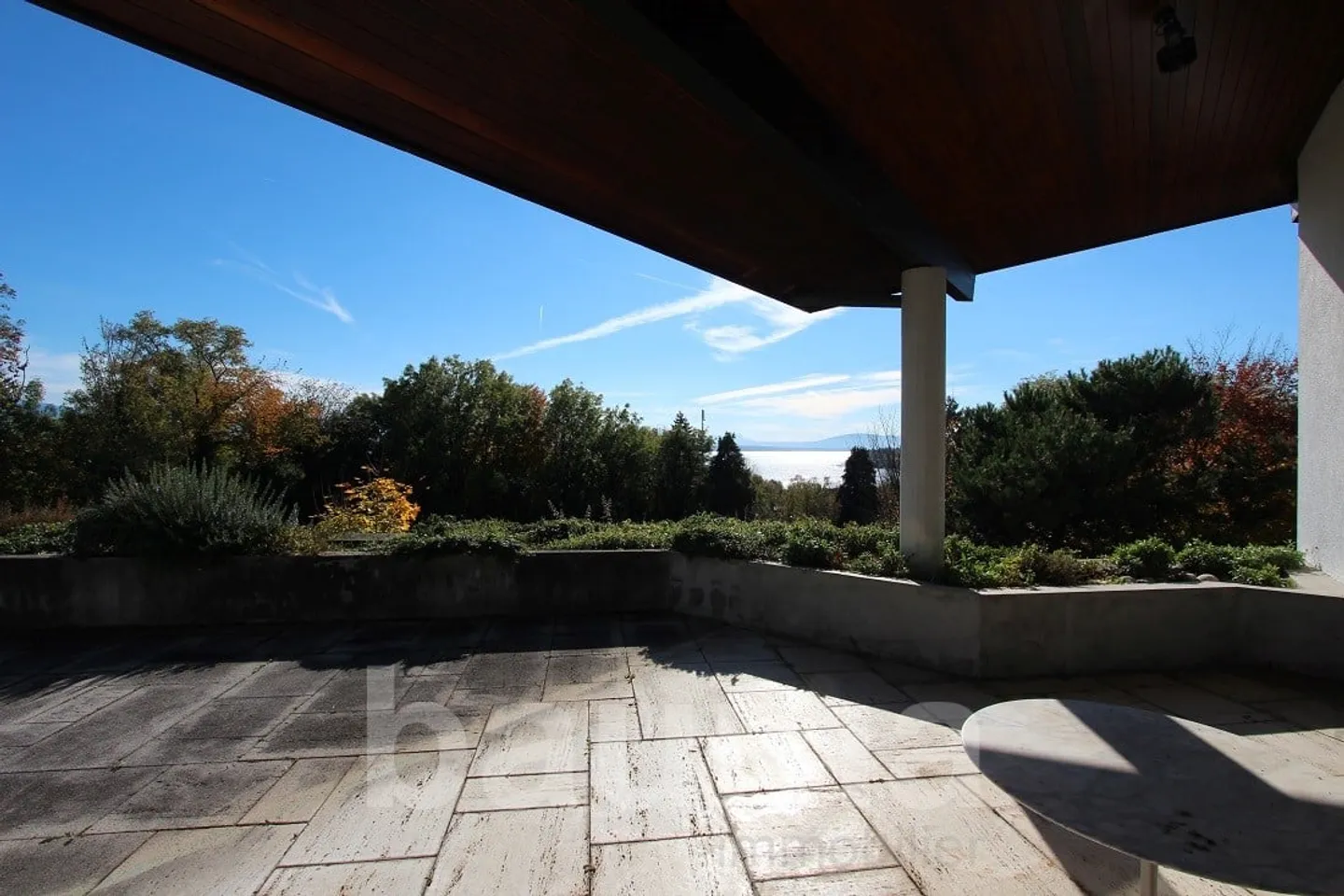 Über ein Hektar Land / ebenerdiges Haus - Foto 7 von 13