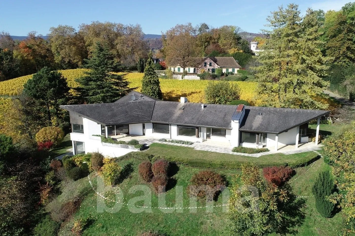 Über ein Hektar Land / ebenerdiges Haus - Foto 2 von 13