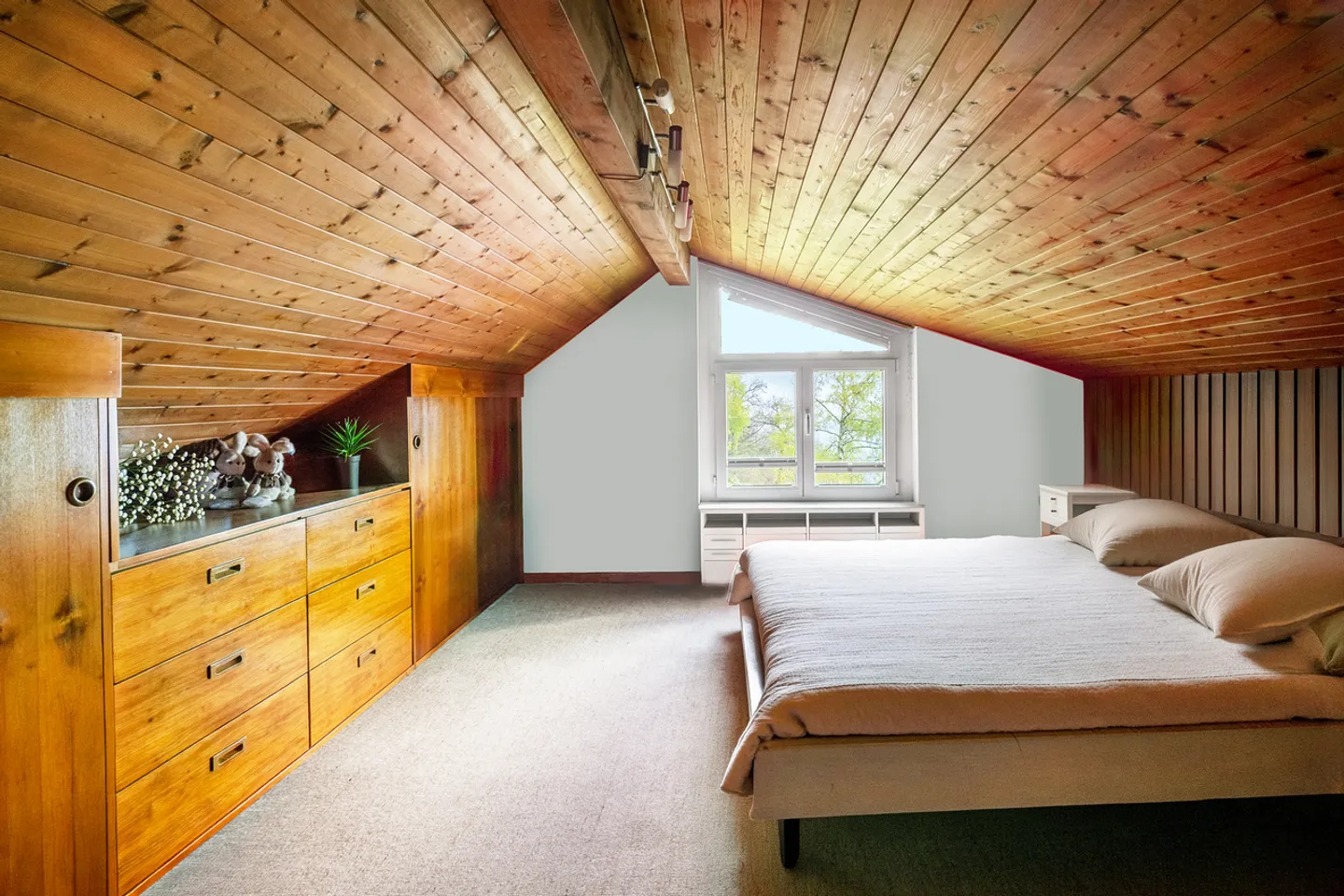 Stunning semi-detached house - Photo 6 of 13