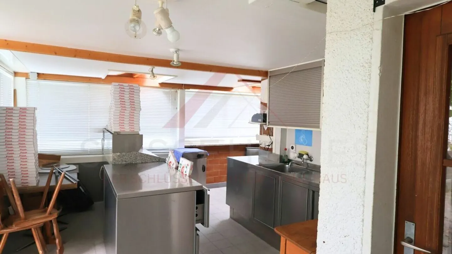 Attraktives Wohn- und Geschäftshaus mit Restaurant und Entwicklungsmöglichkeiten in Plaffeien - Photo 5 of 26