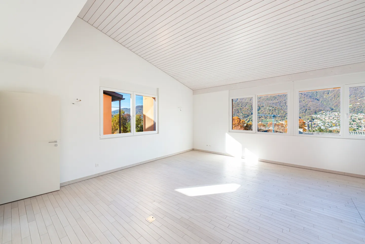 Incantevole Casa Familiare a Vezia - Foto 10 di 17
