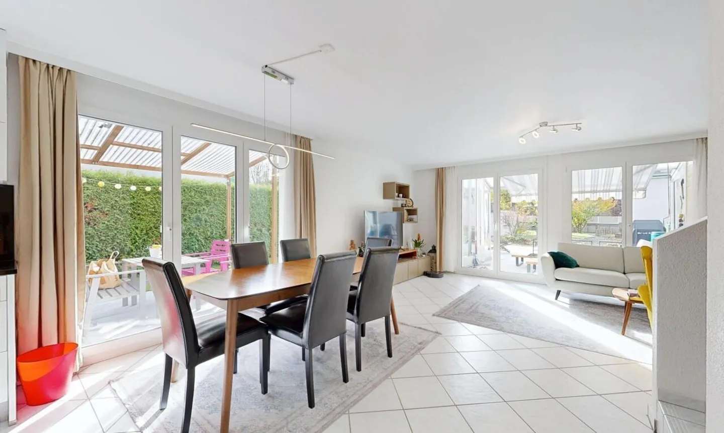 Maison de ville d'angle bien entretenue avec jardin, garage et confort moderne - Photo 8 sur 11