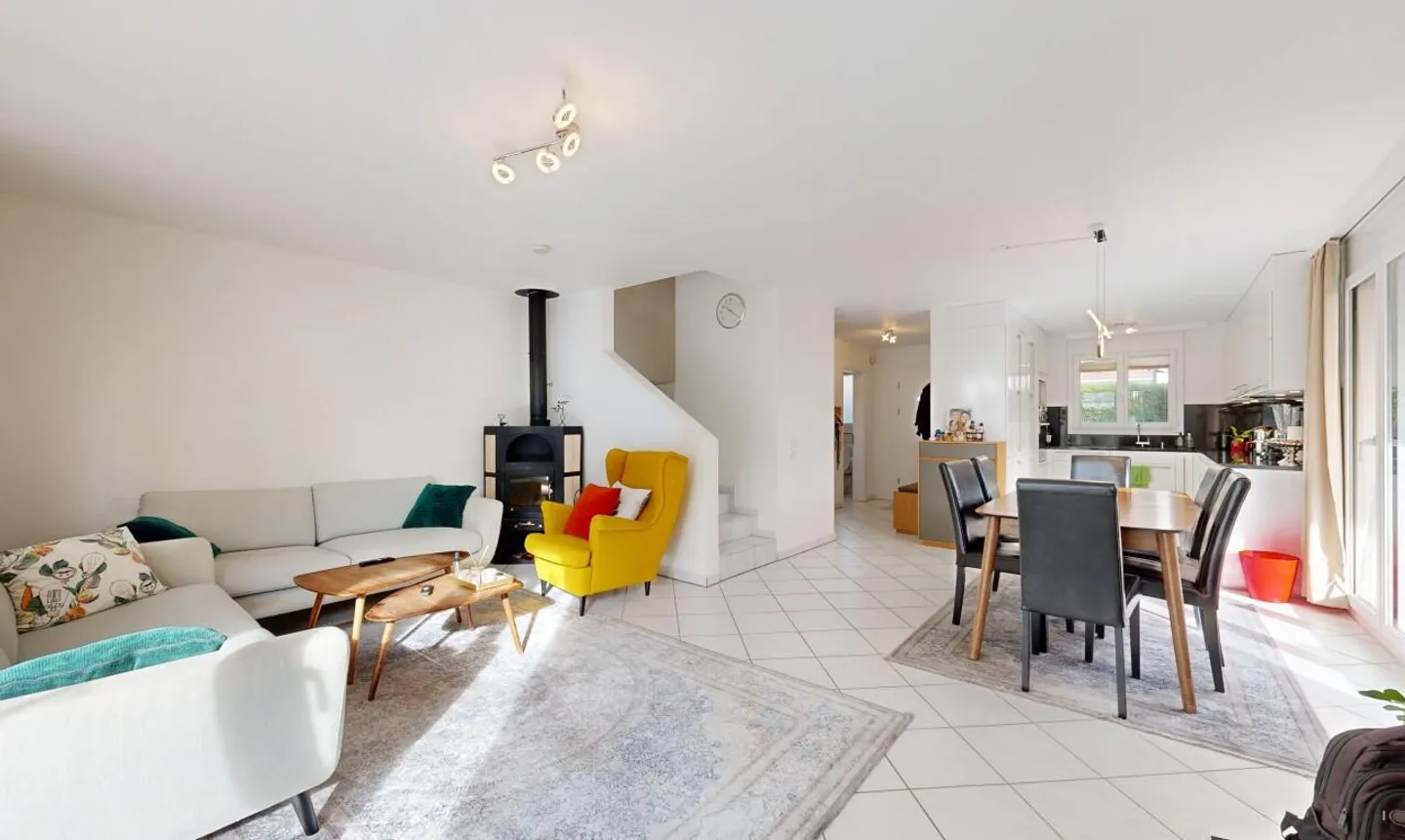 Maison de ville d'angle bien entretenue avec jardin, garage et confort moderne - Photo 10 sur 11