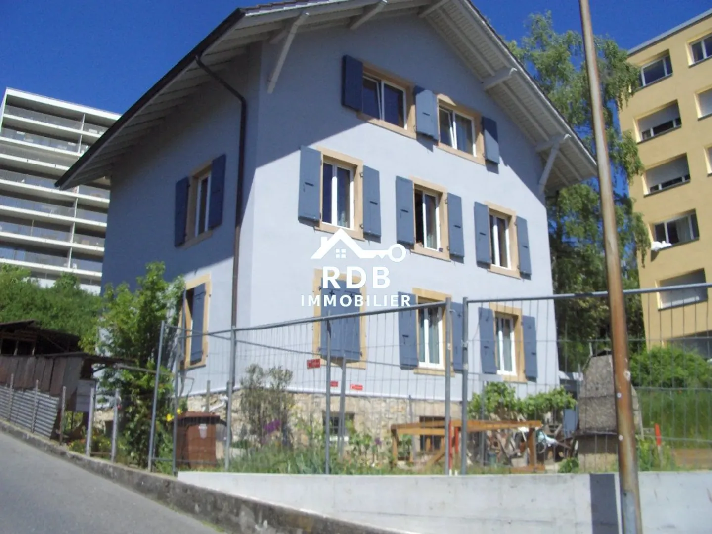 Geräumige 4,5-Zimmer-Duplexwohnung mit Garten, Terrasse und Parkplatz - Foto 1 von 6