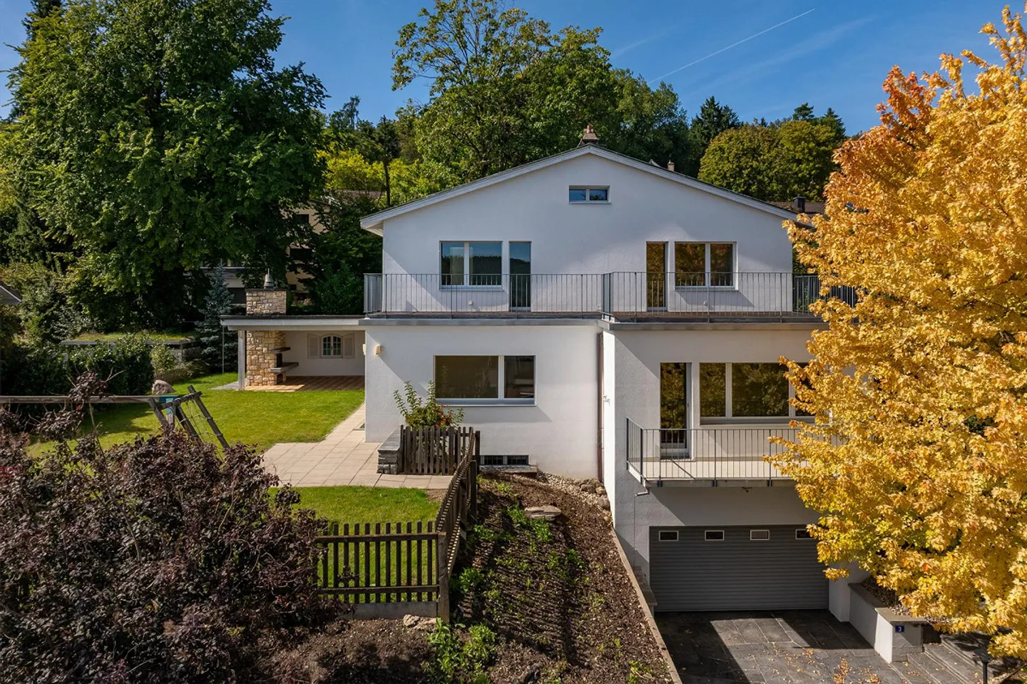 Maison individuelle représentative avec flair des années 60 et accents baroques - Photo 1 sur 11