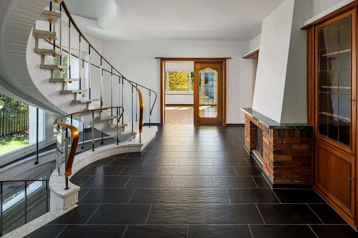 Maison individuelle représentative avec flair des années 60 et accents baroques - Photo 2 sur 11