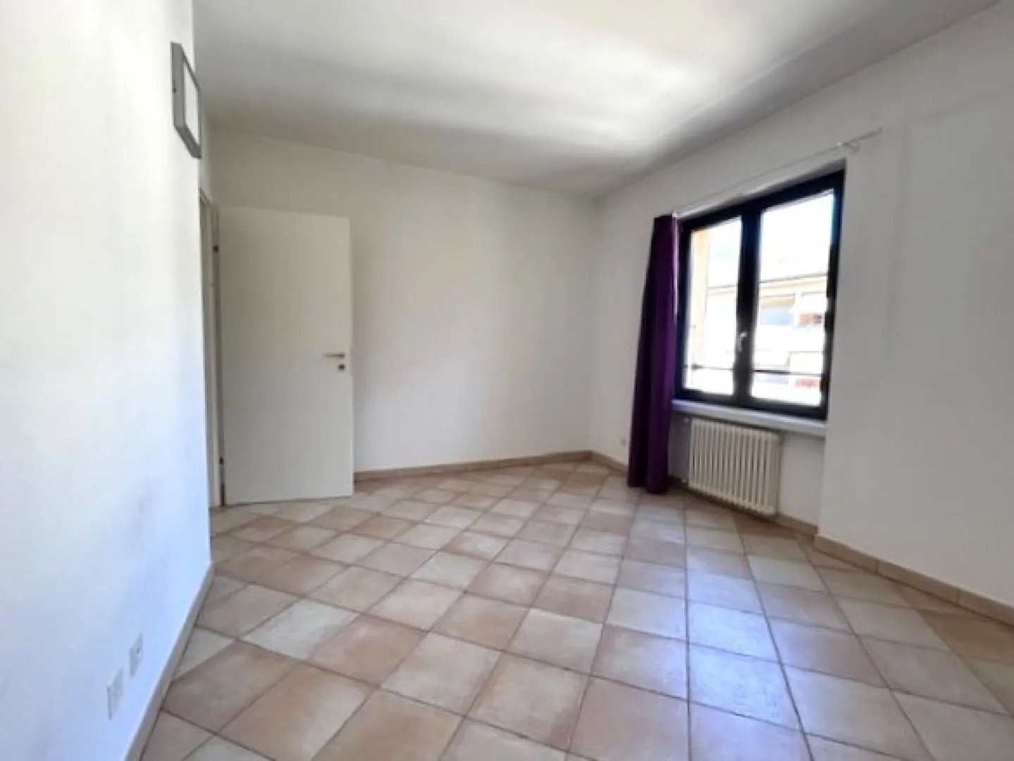 LUMINOSO E SPAZIOSO APPARTAMENTO DI 4.5 LOCALI COMPLETAMENTE RISTRUTTURATO - Foto 18 di 33