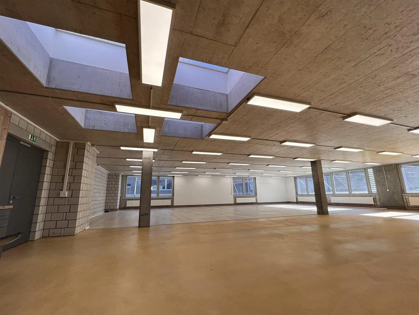 Variable commercial spaces up to 252m2 in prime location - Photo 1 of 6