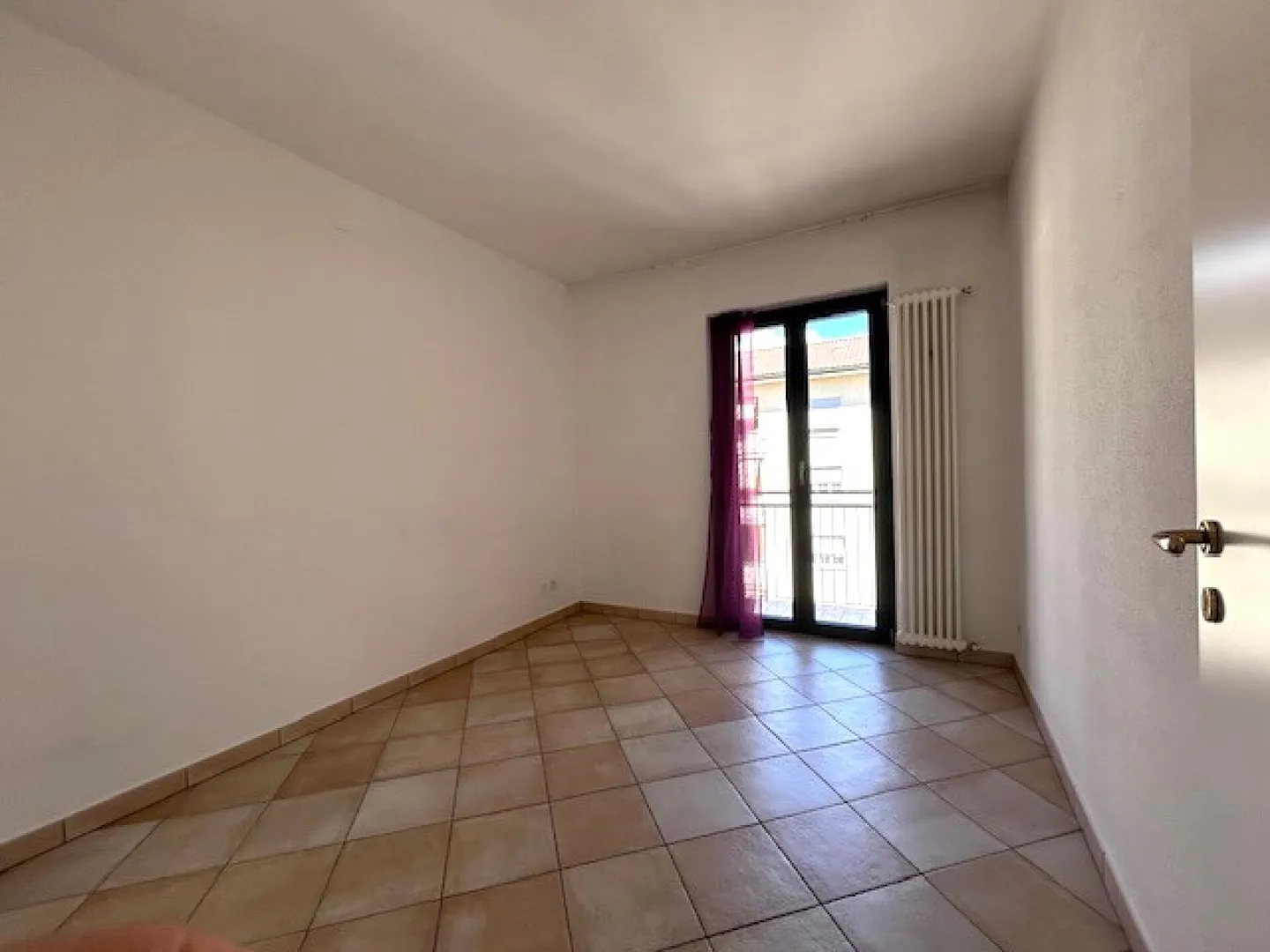 LUMINOSO E SPAZIOSO APPARTAMENTO DI 4.5 LOCALI COMPLETAMENTE RISTRUTTURATO - Foto 21 di 33
