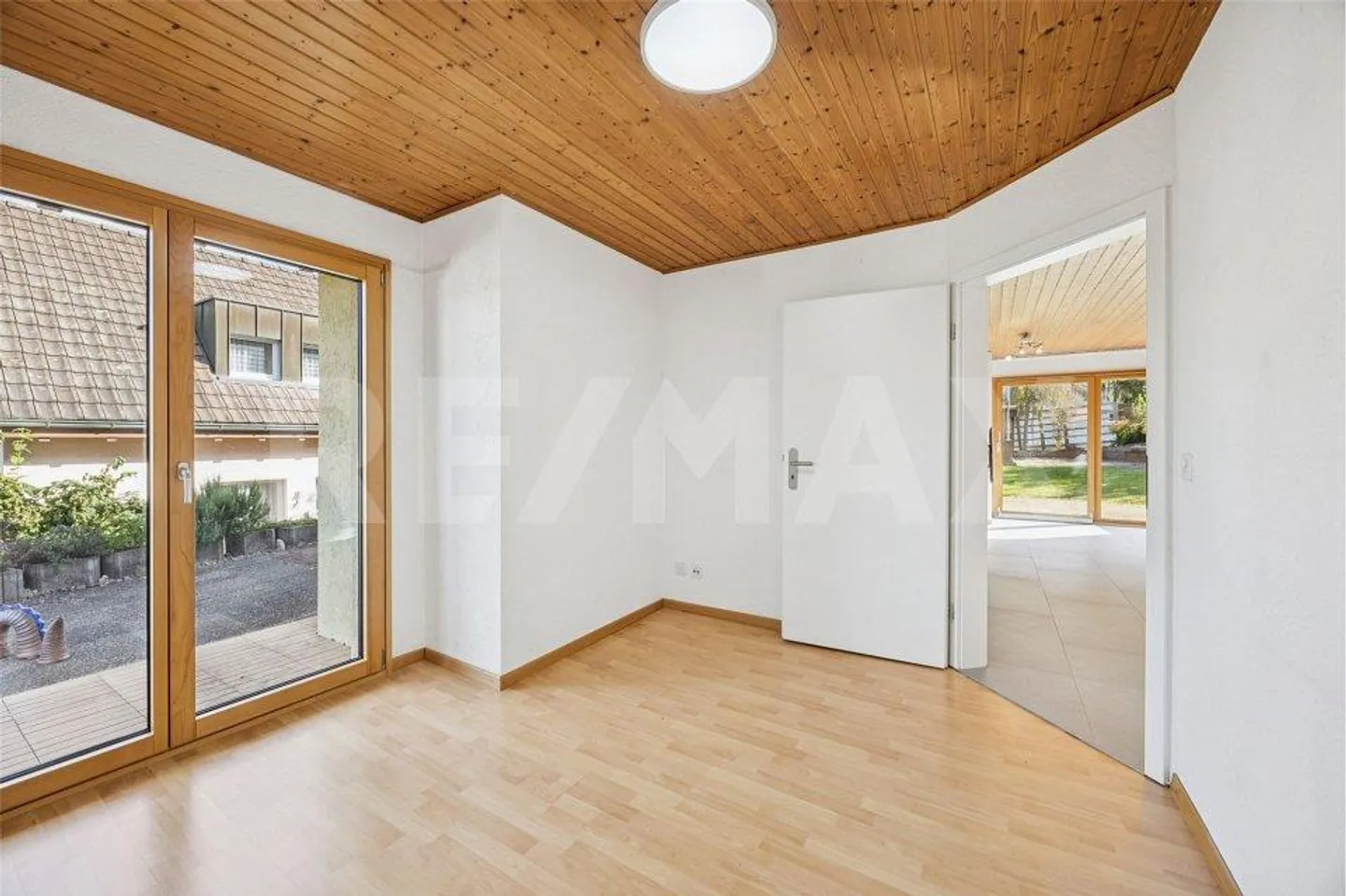 Casa unifamiliare indipendente e parzialmente ristrutturata con molto spazio esterno - Foto 7 di 13